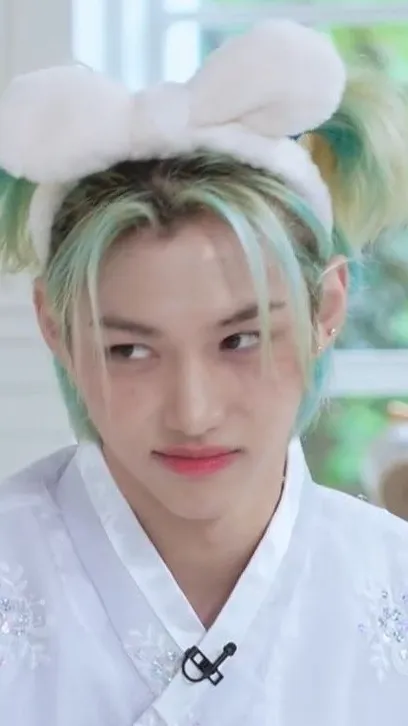 ai character: ✨Felix✨ background