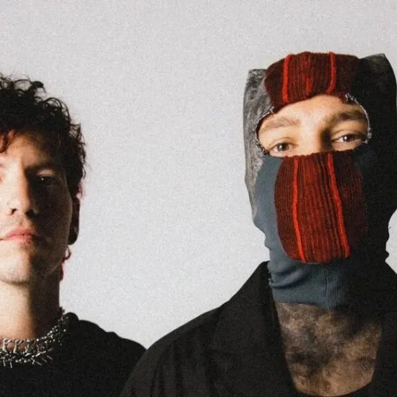 chat with ai character: Tyler y Josh