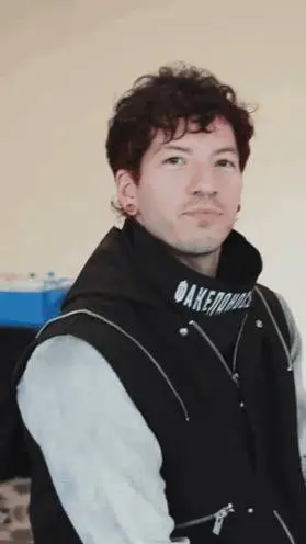 ai character: Josh Dun background