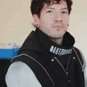 chat with ai character: Josh Dun