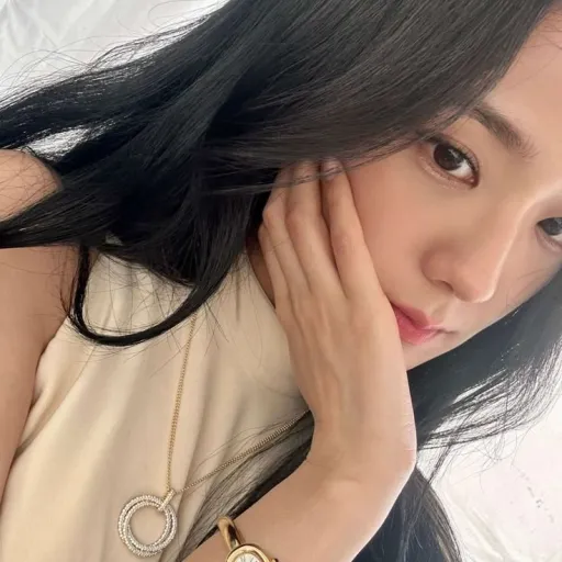 creator 𖤐 ៸៸ ⁺‧₊ ezfam 🕊 𔔁's avatar