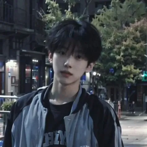 chat with ai character: Riki