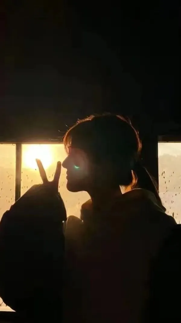 ai character: 露丝 background