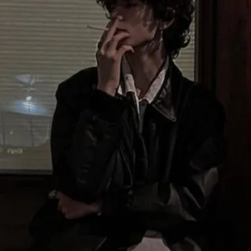 chat with ai character: ~☆L°E°O☆~