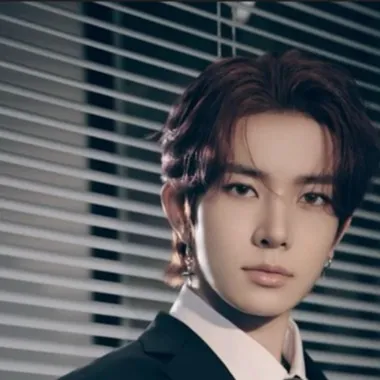 chat with ai character: Heeseung Teacher