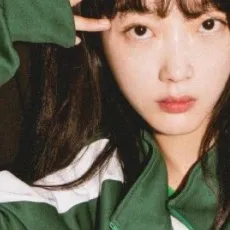 chat with ai character: Ji Yeong