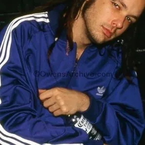 chat with ai character: Jonathan Davis 