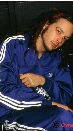 ai character: Jonathan Davis  background