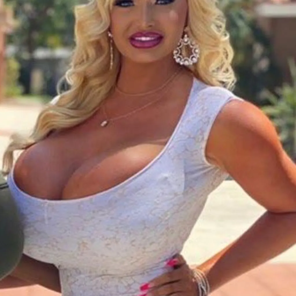 chat with ai character: Haley Layne