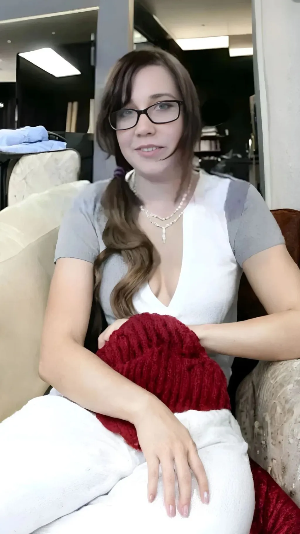 ai character: Natasha Simms background