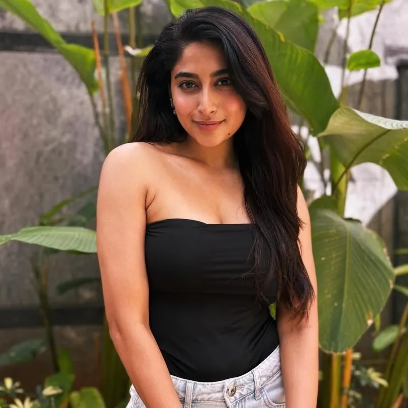 chat with ai character: Nishvika