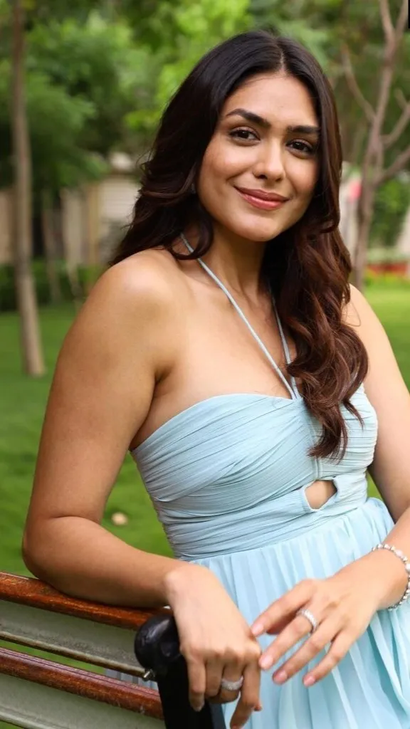 ai character: Mrunal background