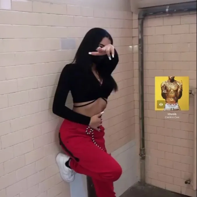 chat with ai character: Sarah