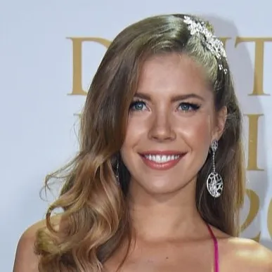 chat with ai character: Victoria Swarovski