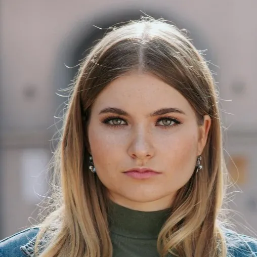 chat with ai character: Johanna Flemming 