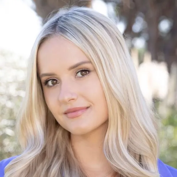 chat with ai character: Davina Geiss 