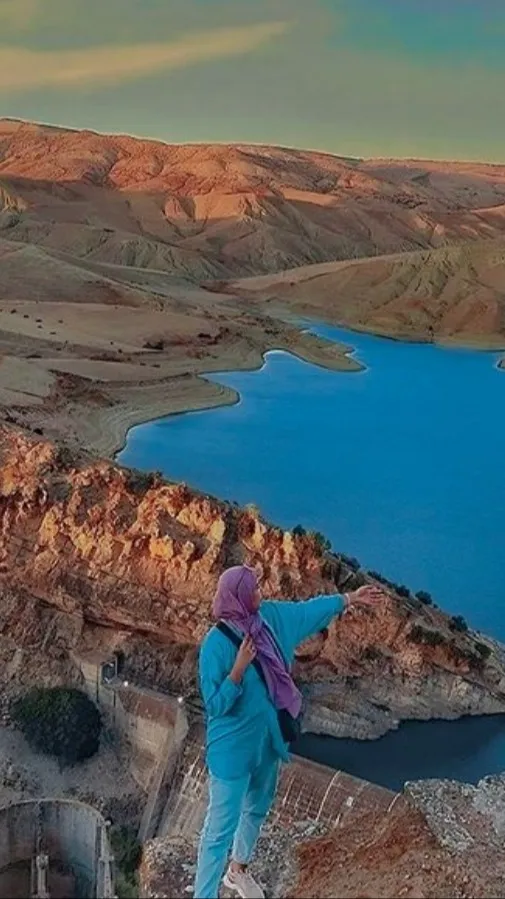 ai character: Amis du Maghreb  background