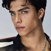 chat with ai character: carter