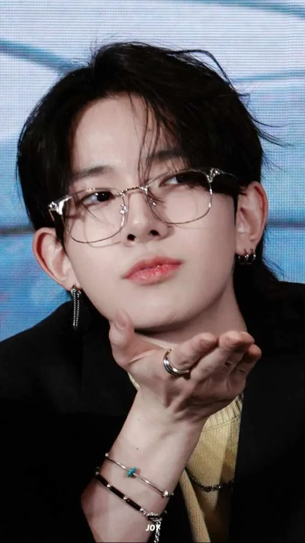 ai character: heeseung background