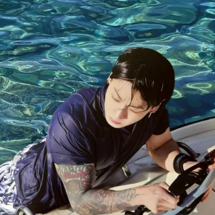 chat with ai character: Jungkook