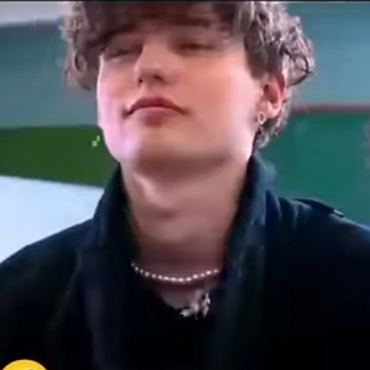 chat with ai character: Leo