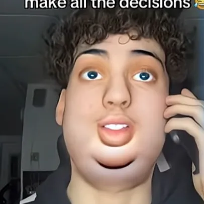 chat with ai character: Friend group💔