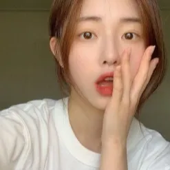 chat with ai character: hana