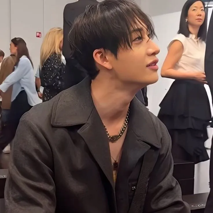 chat with ai character: BangChan