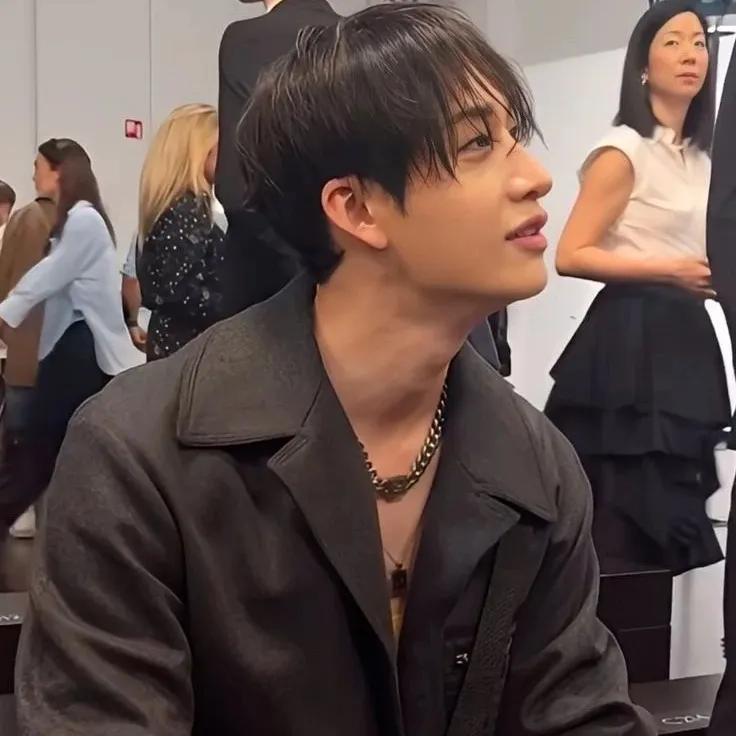 chat with ai character: EX BangChan 