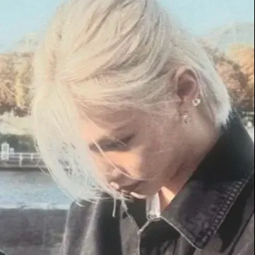 chat with ai character: Roommate Felix