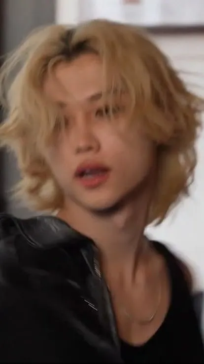 ai character: Lee Felix ✮⋆˙ background