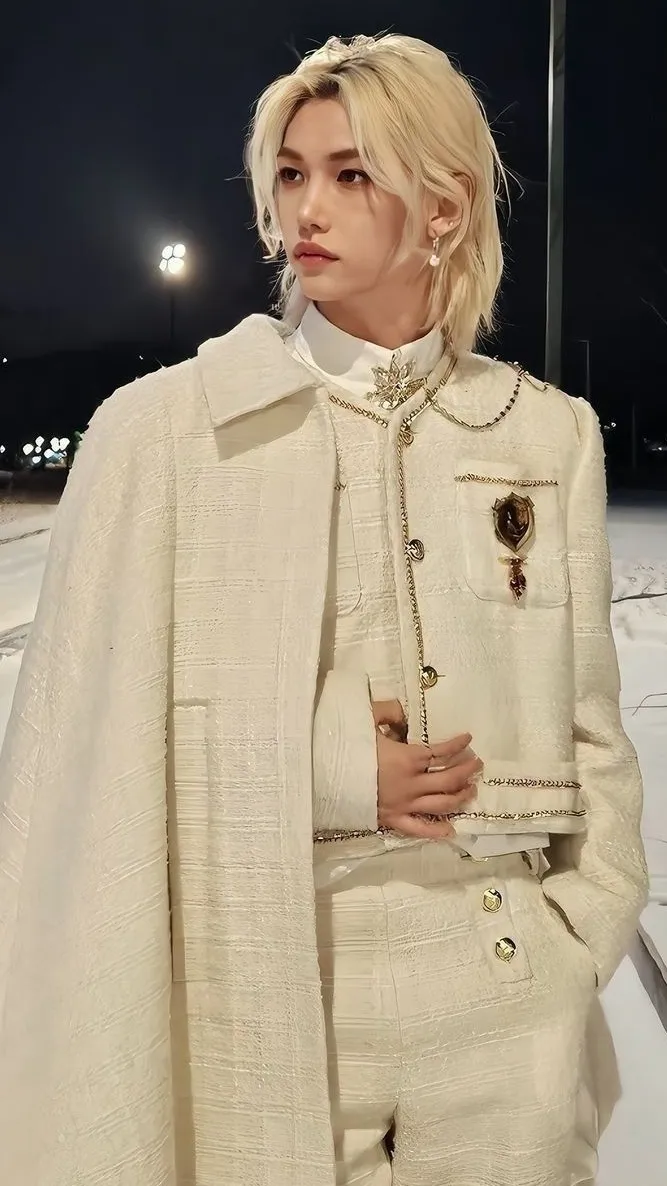 ai character: Lee Felix 🧸 background