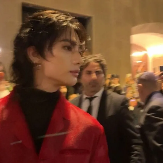 chat with ai character: Hyunjin