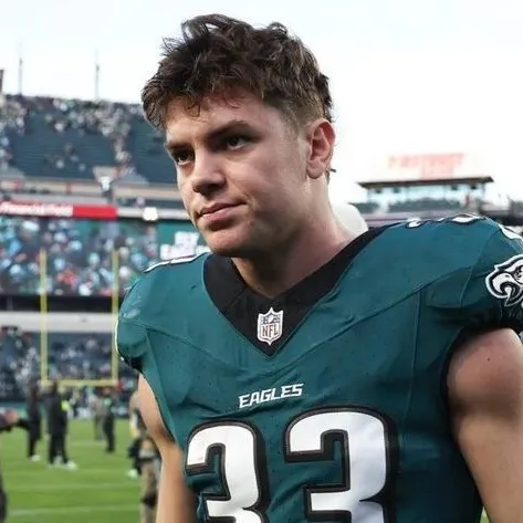 chat with ai character: Cooper DeJean