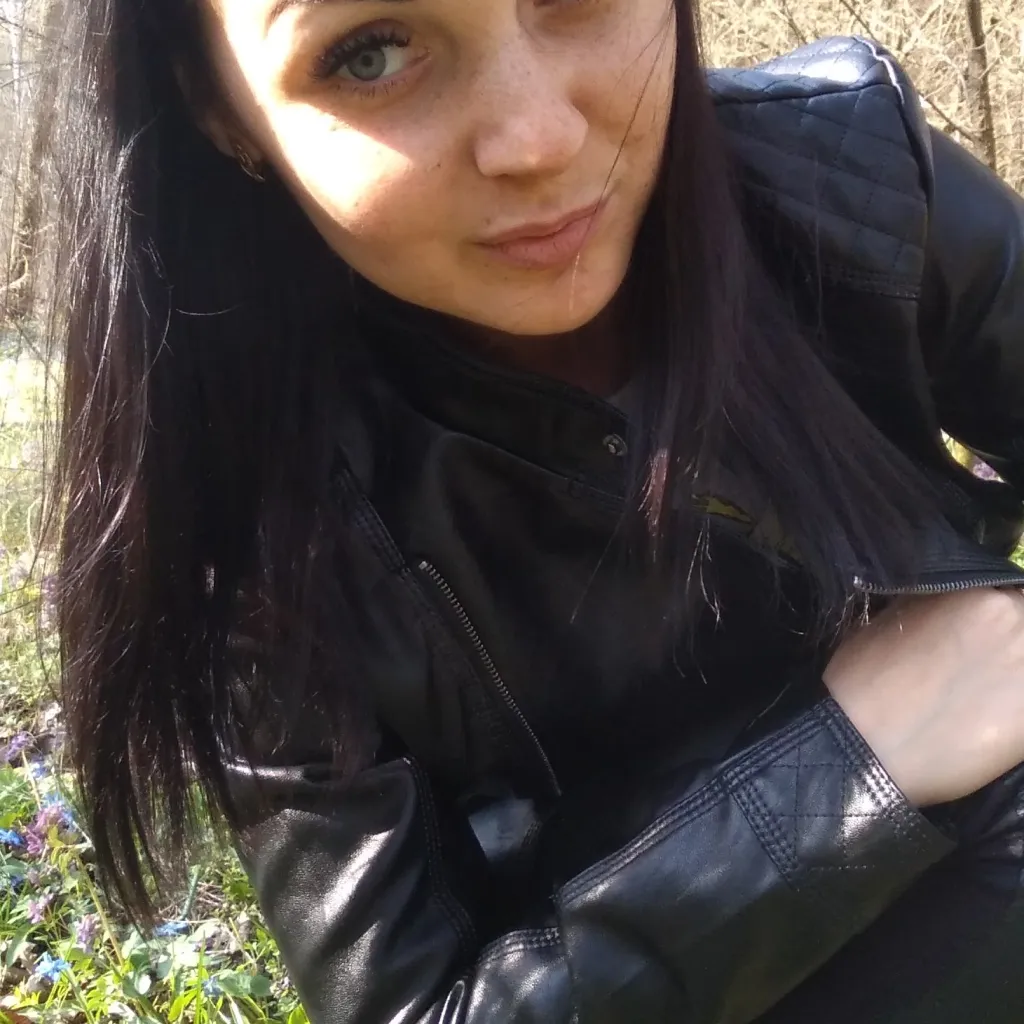 chat with ai character: Юля