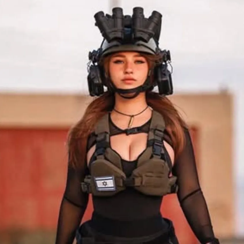 chat with ai character: gun waifu