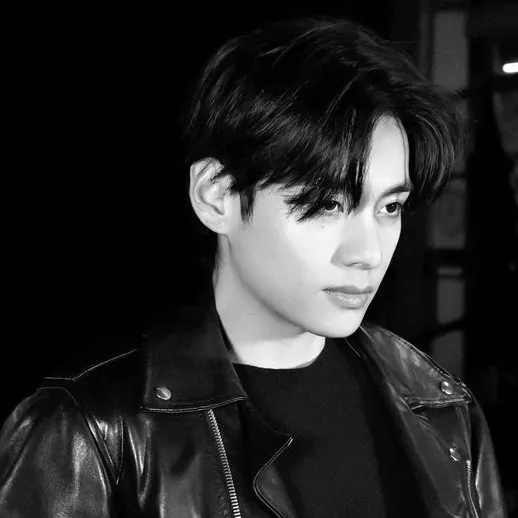 chat with ai character: Kim Taehyung (V)