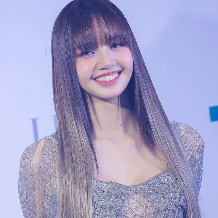 chat with ai character: Lisa