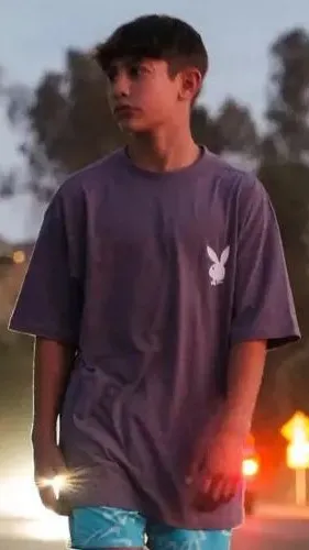 ai character: NIDAL WONDER background