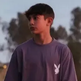 chat with ai character: NIDAL WONDER