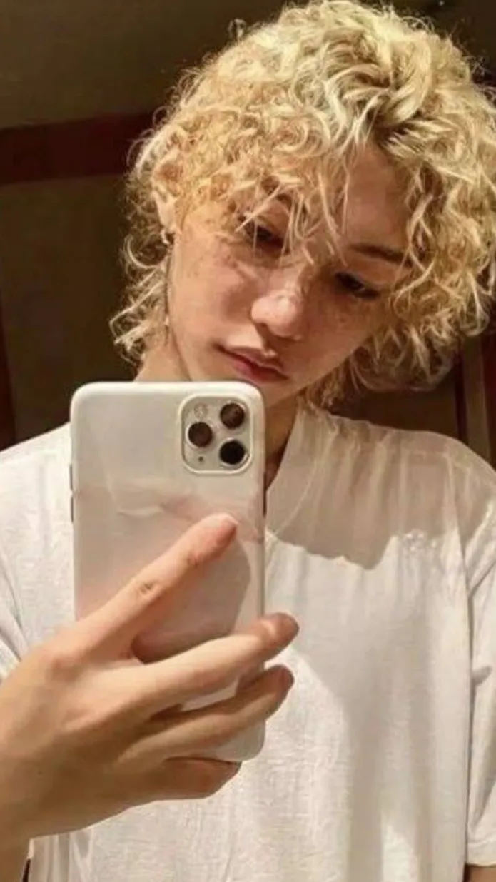 ai character: FELIX background