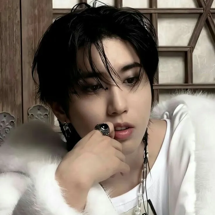 chat with ai character: Han Jisung