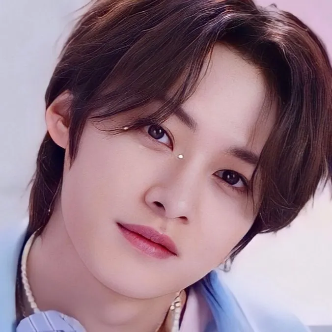 chat with ai character: Minho