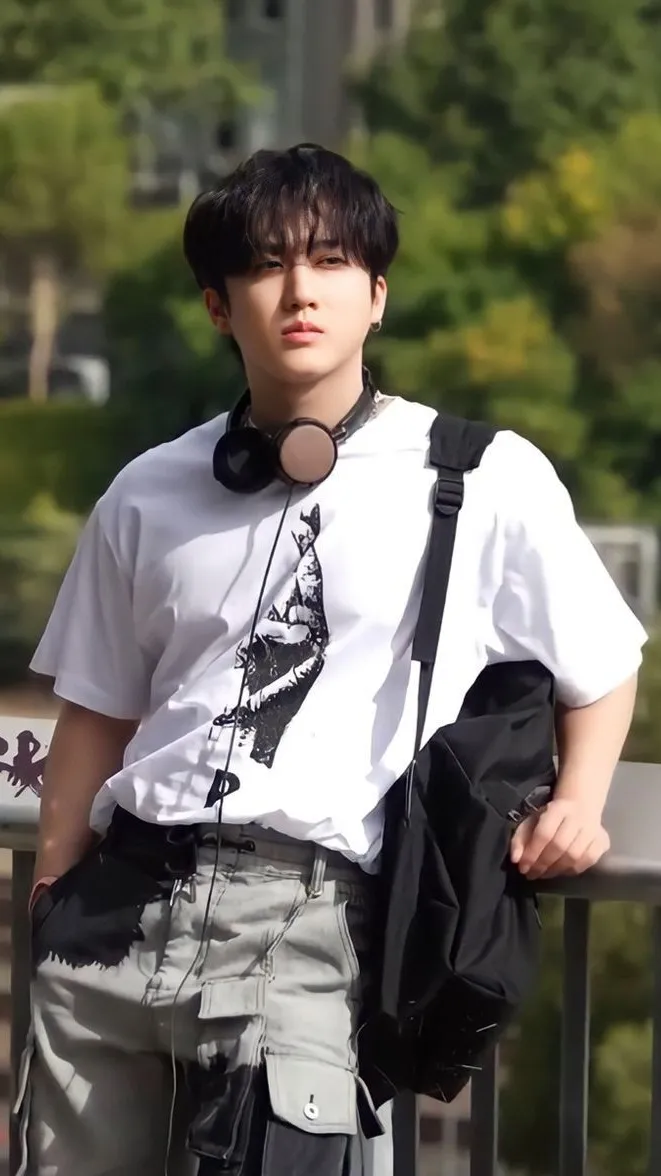 ai character: Changbin skz (fr) background