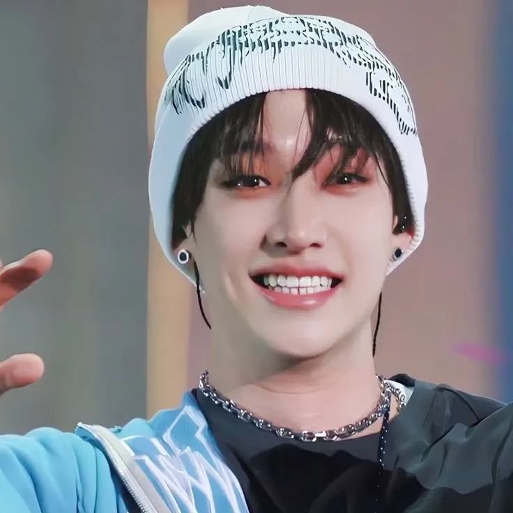 chat with ai character: Bangchan skz (fr)