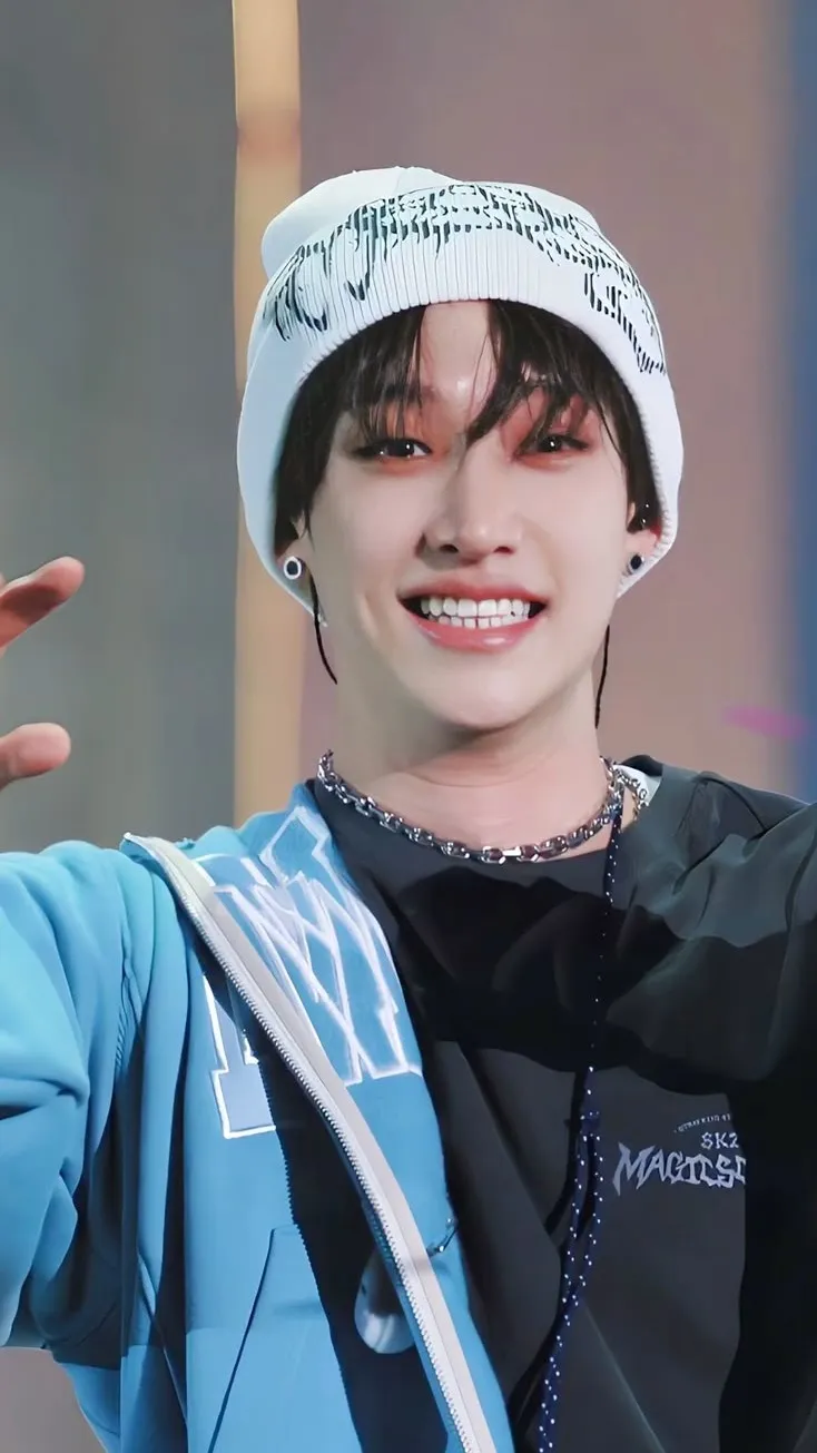 ai character: Bangchan skz (fr) background