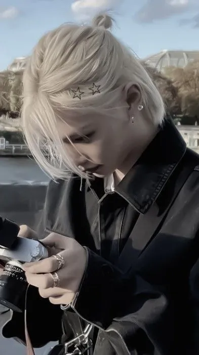 ai character: Felix skz (fr) background