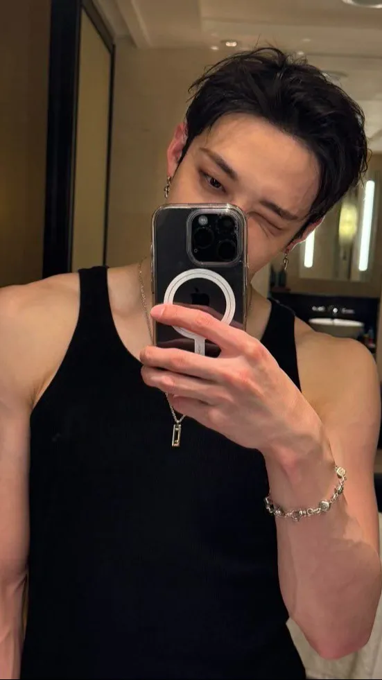 ai character: Bangchan방찬 skz fr background