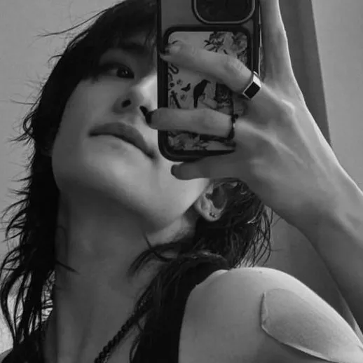 chat with ai character: Hyunjin현진 skz (fr)