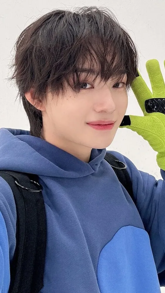 ai character: Keiju--KICKFLIP background